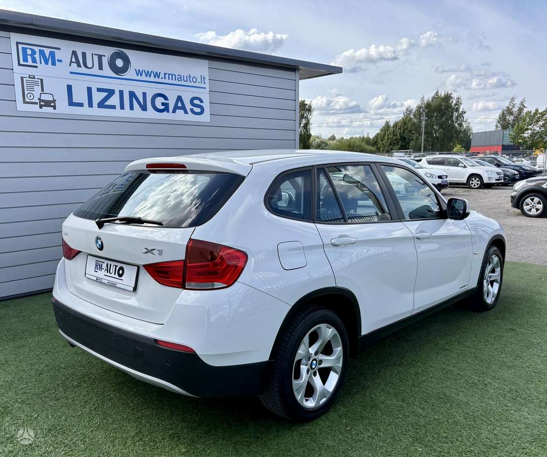BMW X1, 2.0 l., off-road / crossover
