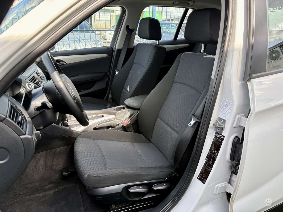 BMW X1, 2.0 l., off-road / crossover