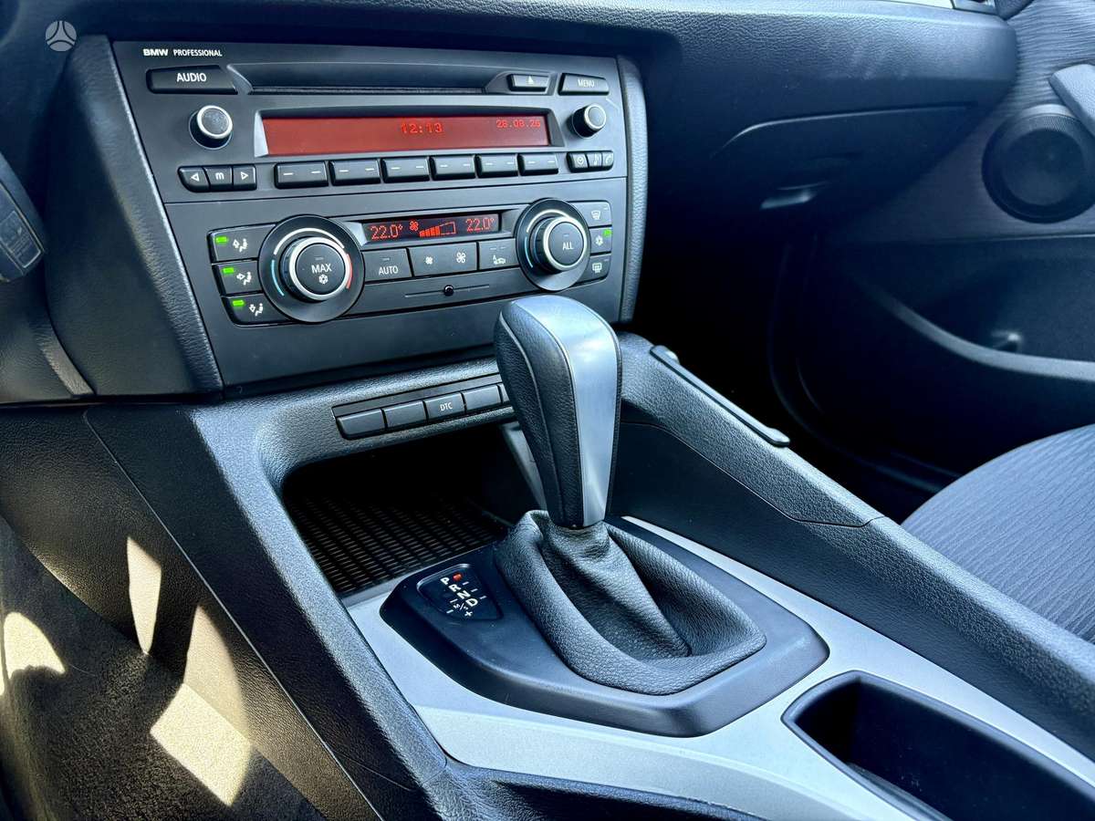 BMW X1, 2.0 l., off-road / crossover