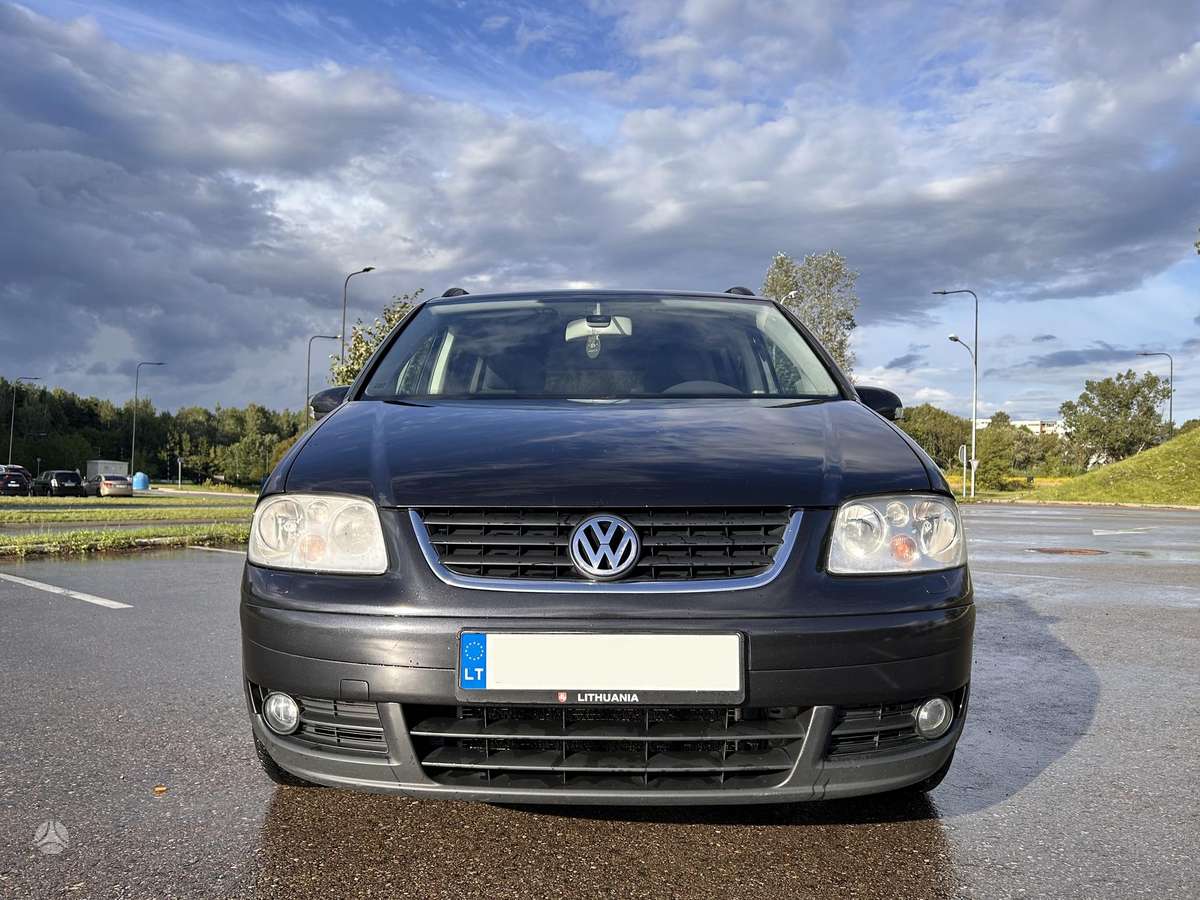 Volkswagen Touran - 1