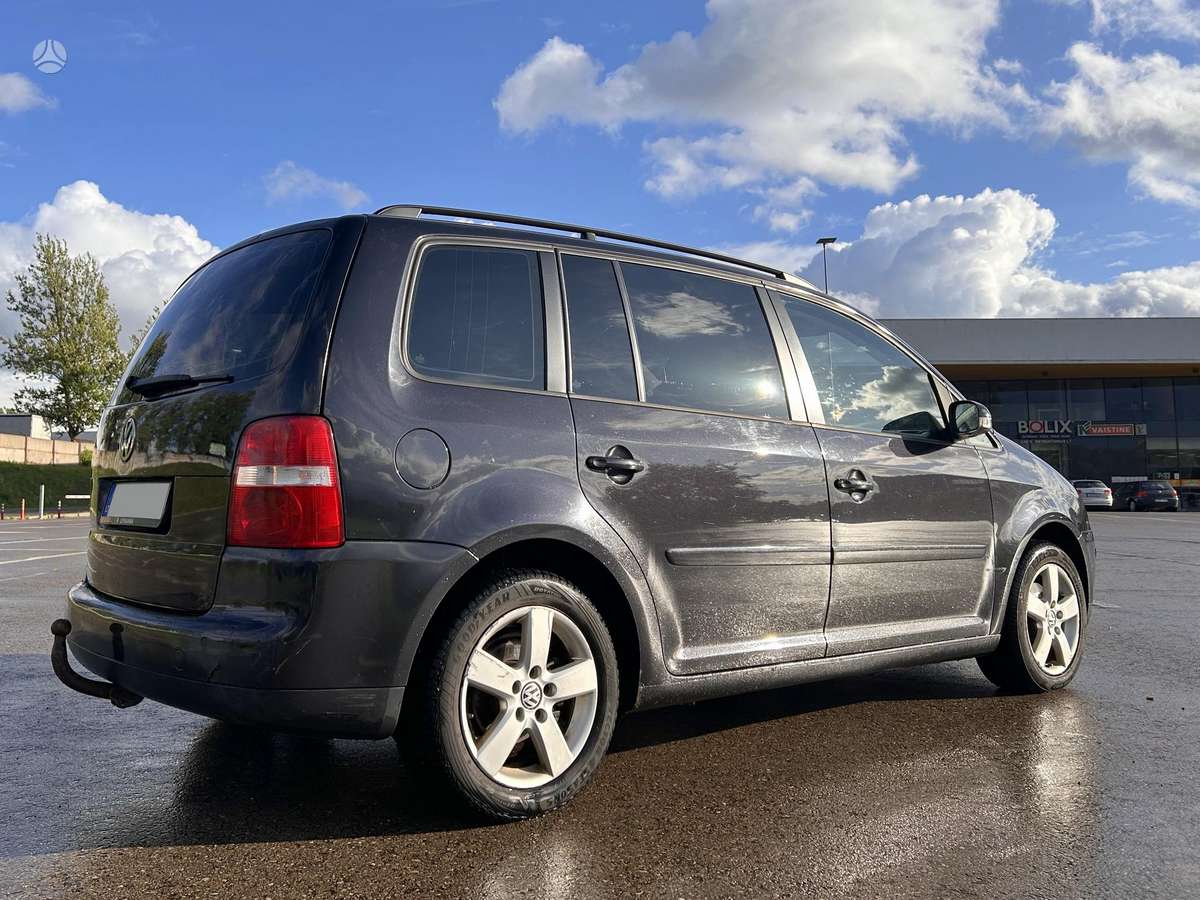 Volkswagen Touran - 4