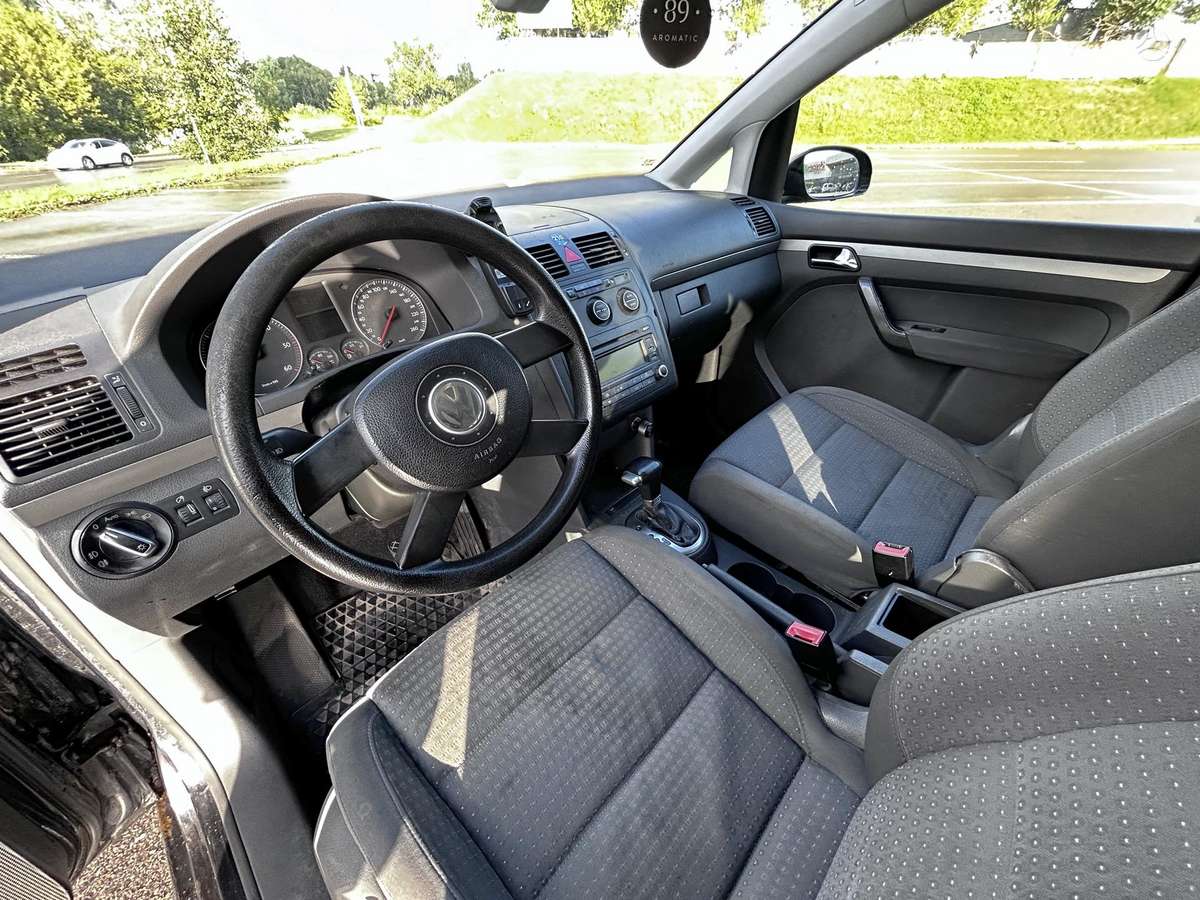 Volkswagen Touran - 10