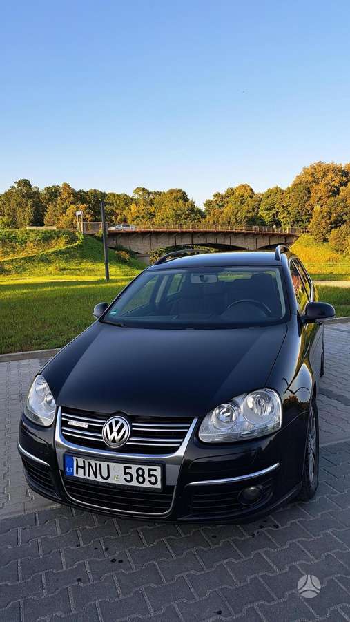 Volkswagen Golf - 1