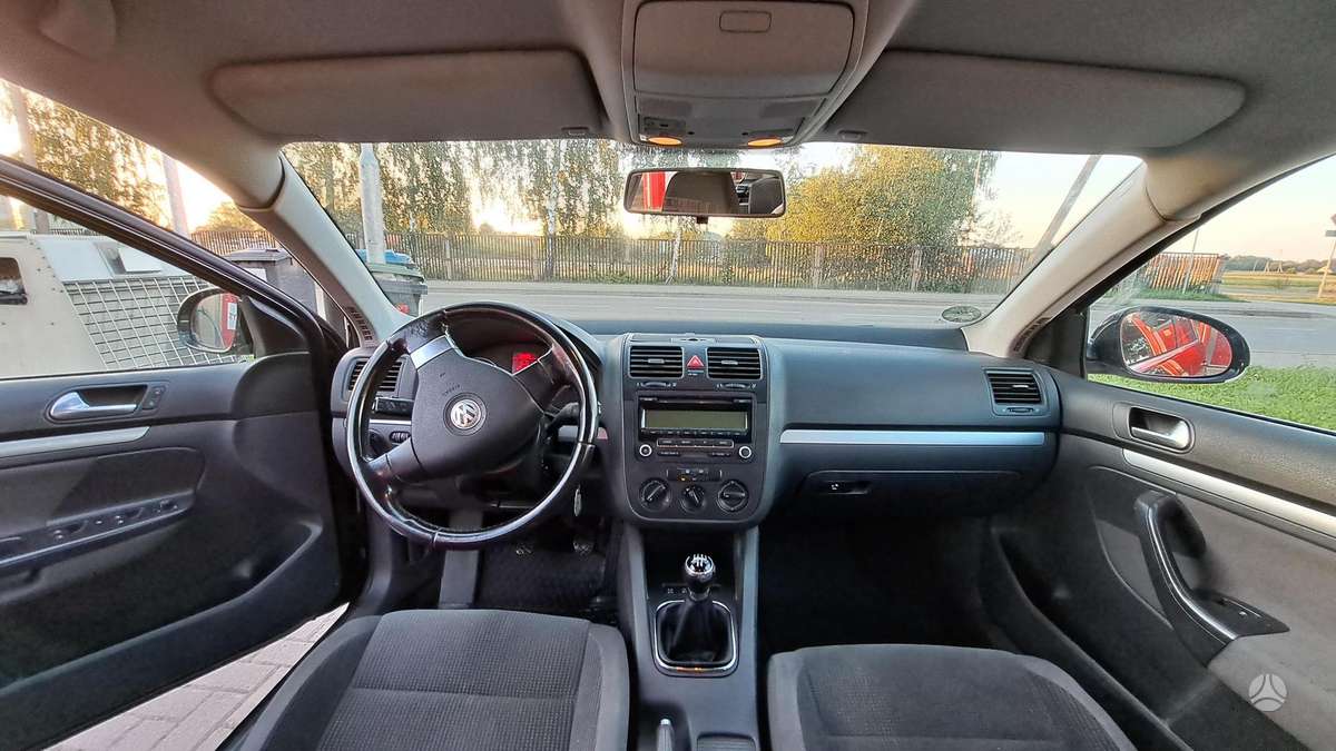 Volkswagen Golf - 6