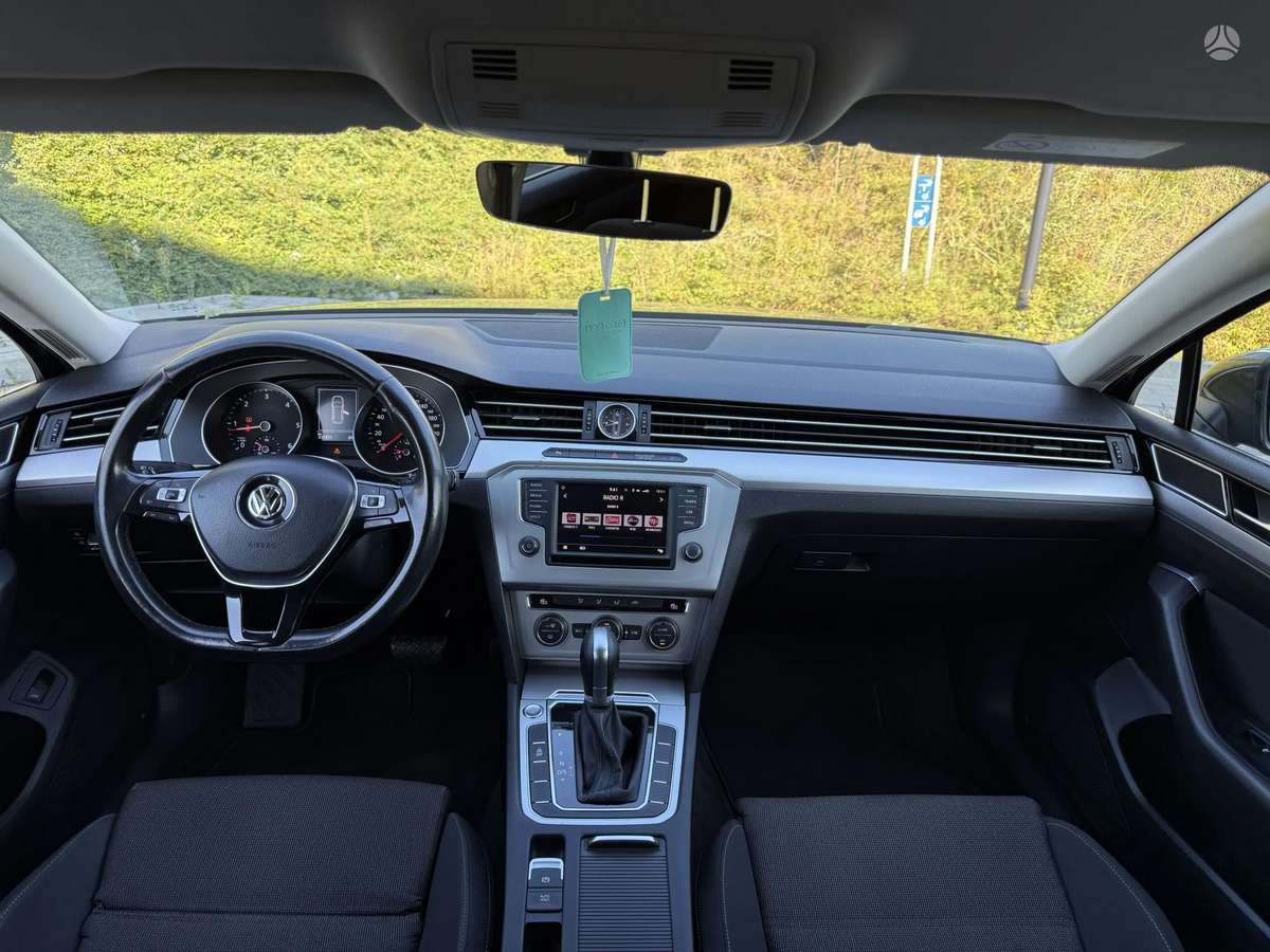 Volkswagen Passat - 11