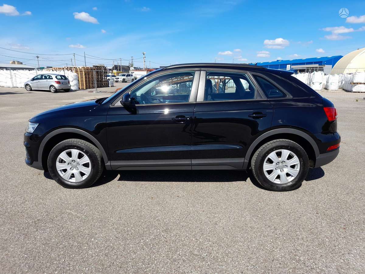 Audi Q3, 2.0 l., off-road / crossover