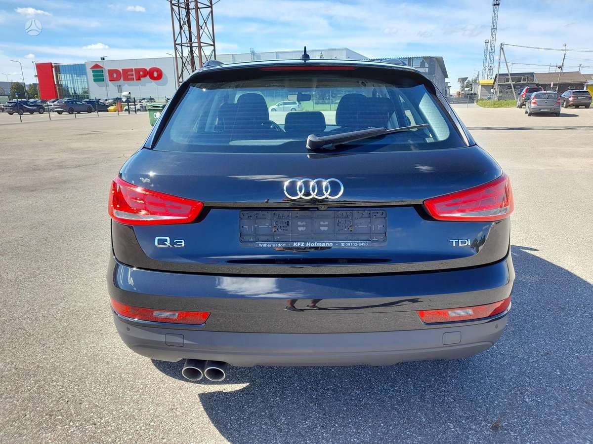 Audi Q3, 2.0 l., off-road / crossover