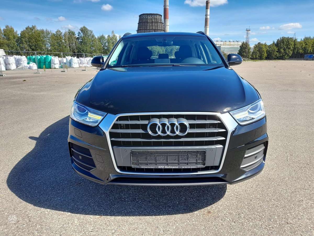 Audi Q3, 2.0 l., off-road / crossover
