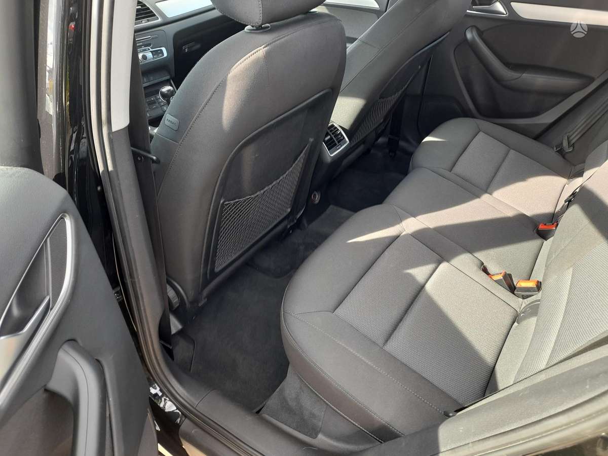 Audi Q3, 2.0 l., off-road / crossover