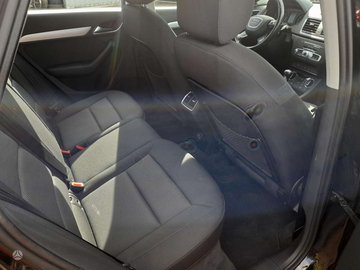 Audi Q3, 2.0 l., off-road / crossover