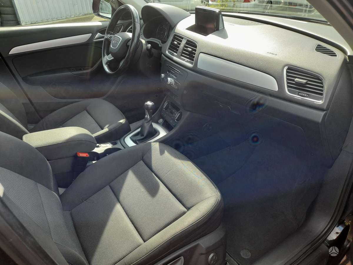 Audi Q3, 2.0 l., off-road / crossover