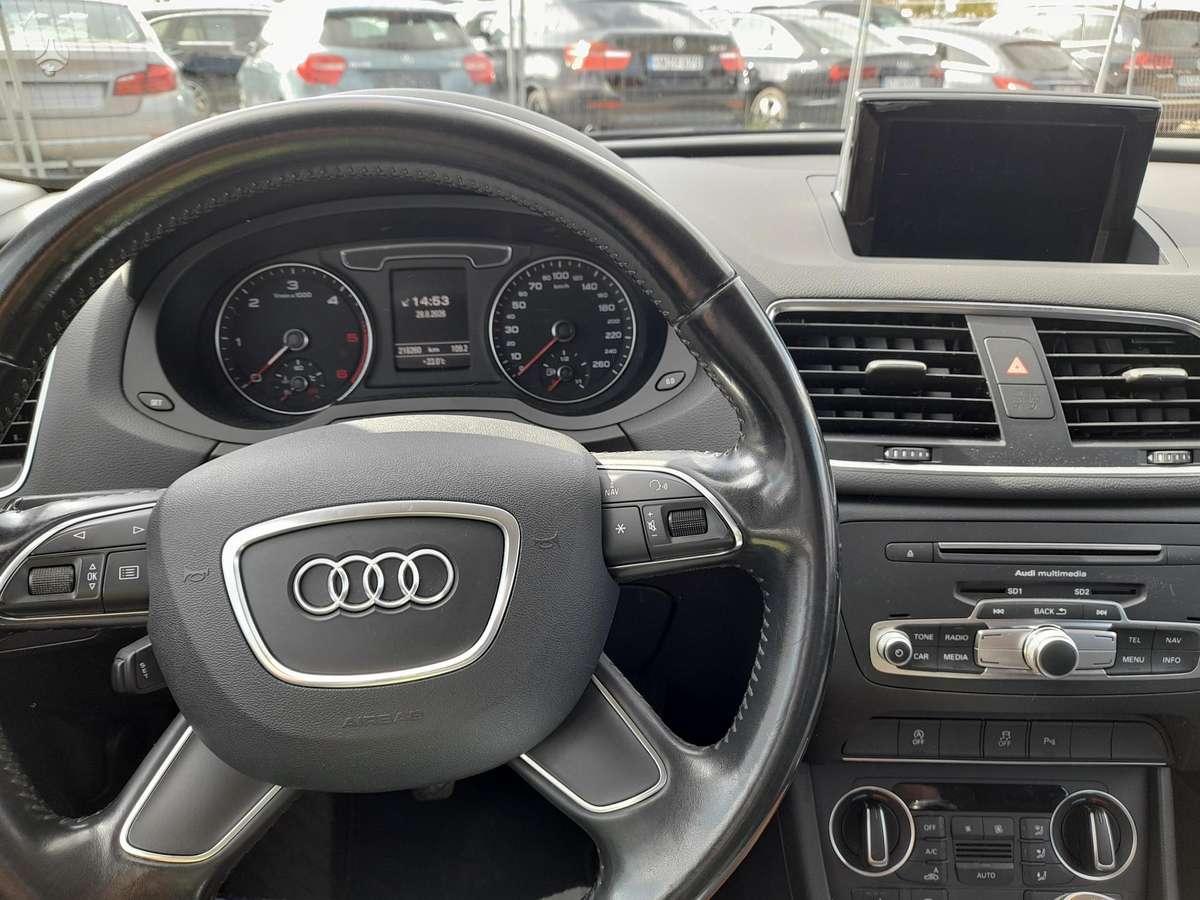Audi Q3, 2.0 l., off-road / crossover