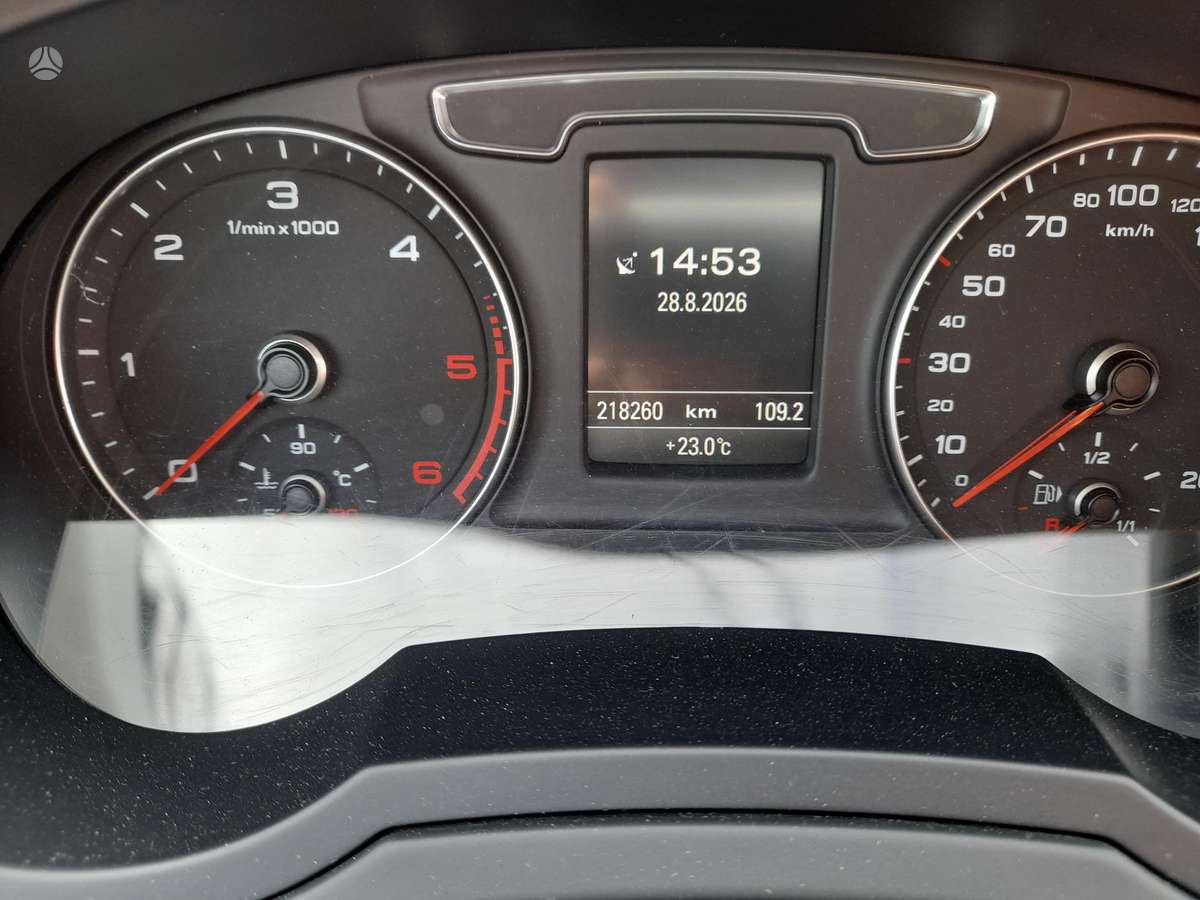 Audi Q3, 2.0 l., off-road / crossover