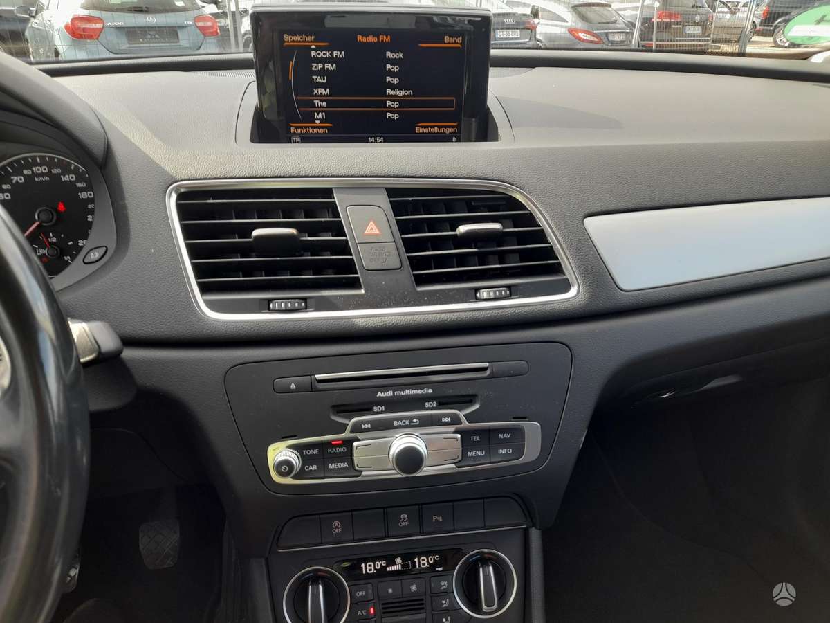Audi Q3, 2.0 l., off-road / crossover