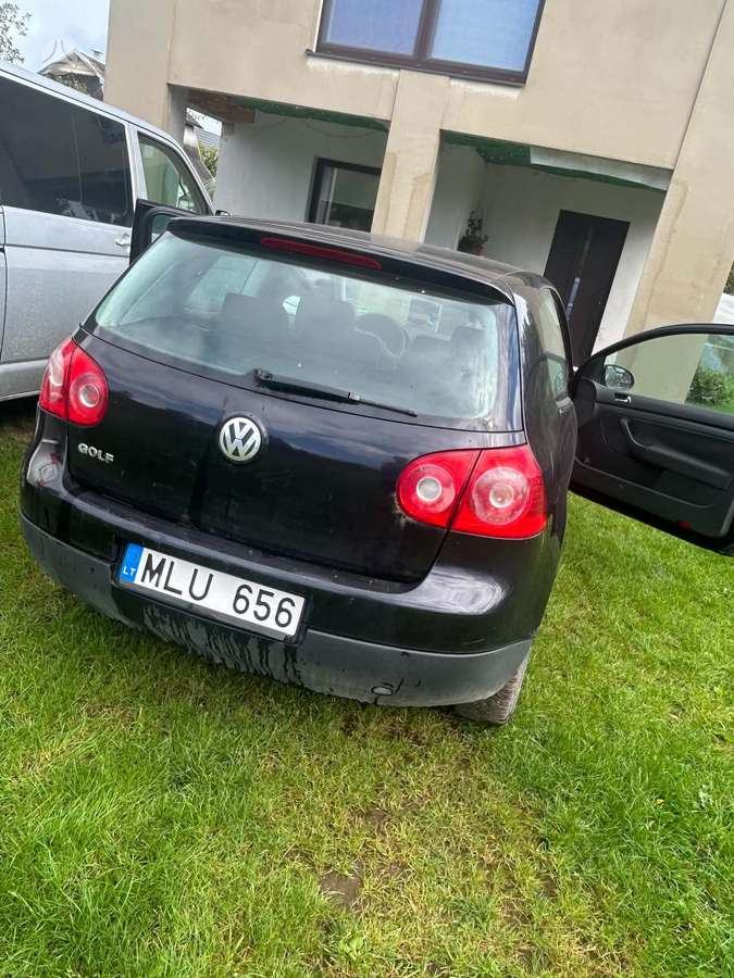Volkswagen Golf - 1