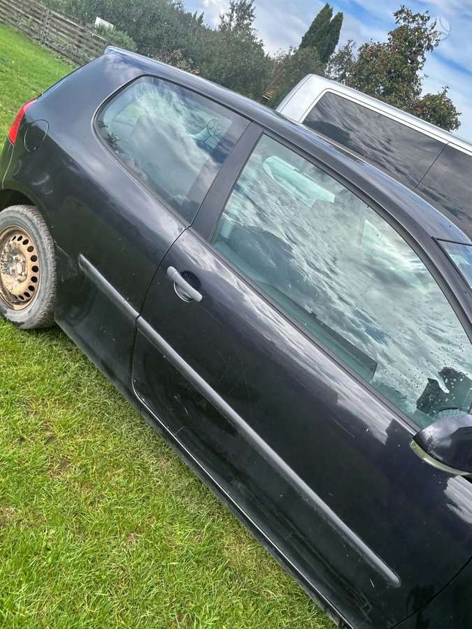 Volkswagen Golf - 6