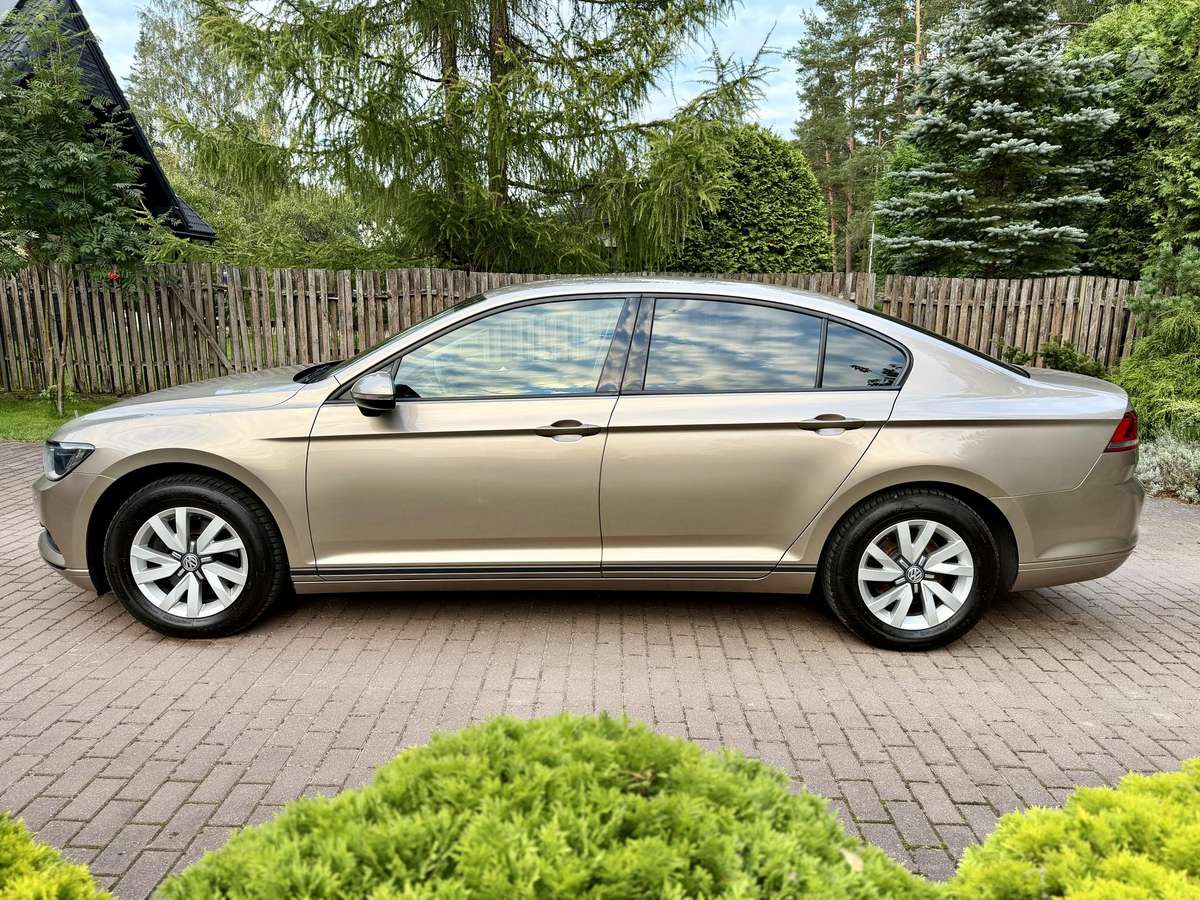 Volkswagen Passat - 2