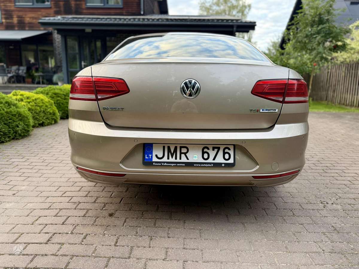 Volkswagen Passat - 4