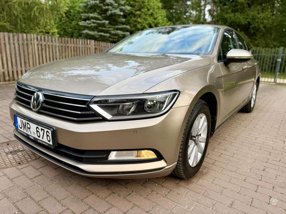 Volkswagen Passat - 1