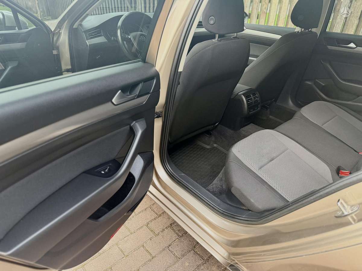 Volkswagen Passat - 12