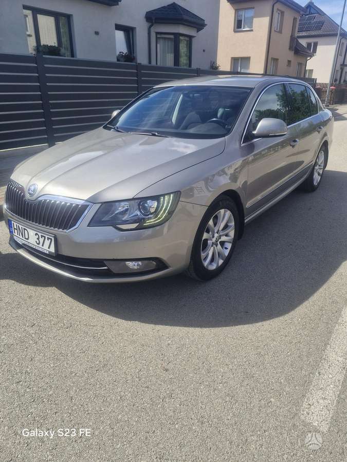 Skoda Superb, 2.0 l., Седан