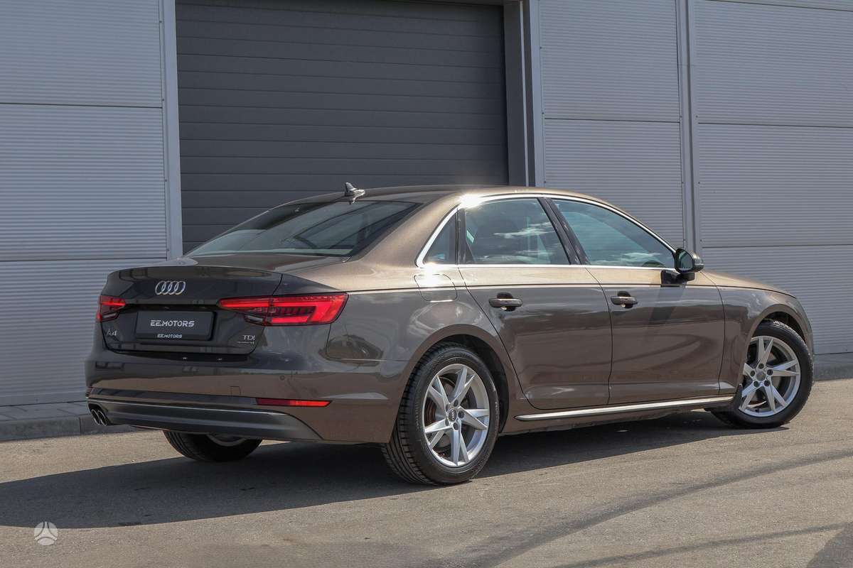 Audi A4, 2.0 l., Седан