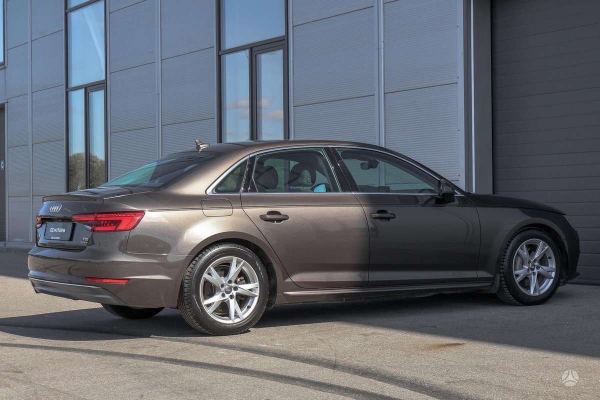 Audi A4, 2.0 l., Седан