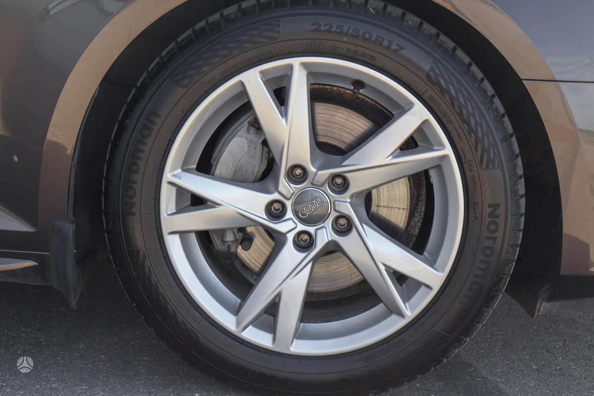 Audi A4, 2.0 l., Седан