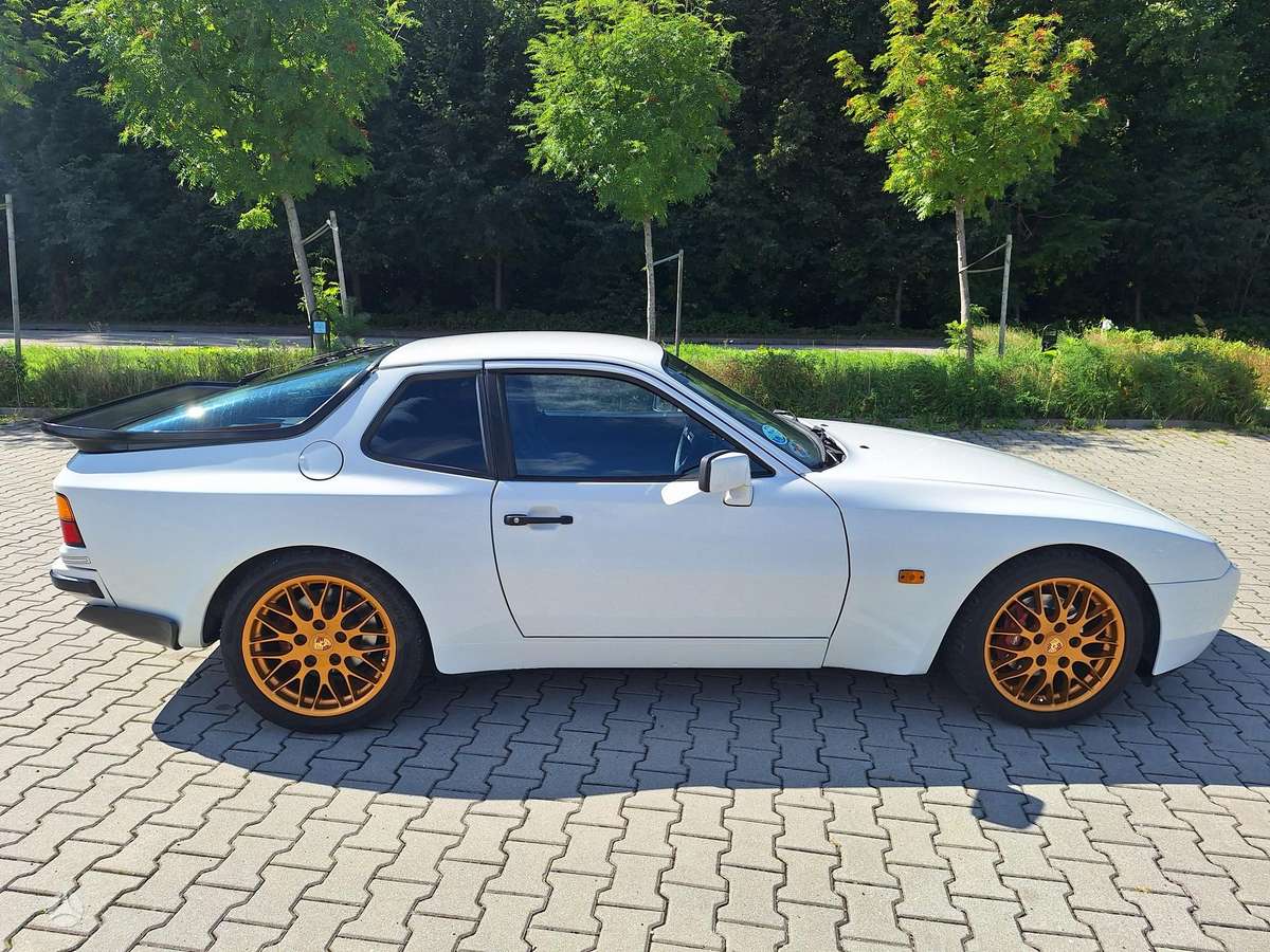 Porsche 944 - 6