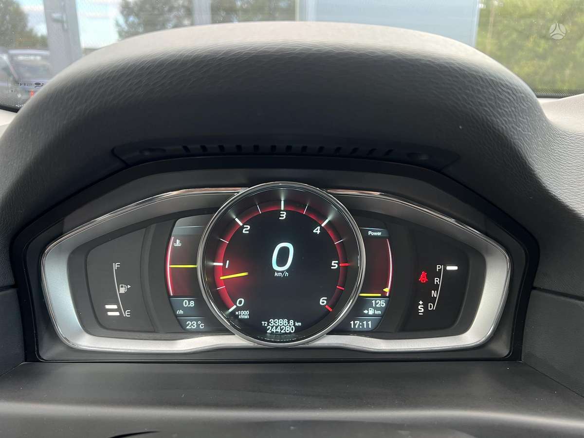 Volvo XC70, 2.4 l., wagon