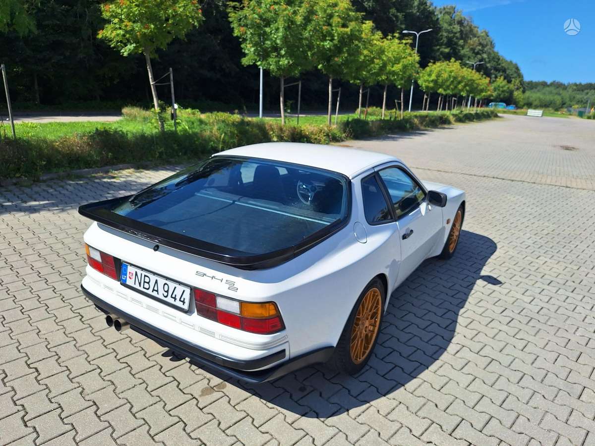 Porsche 944 - 7