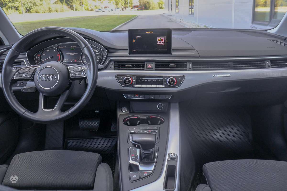 Audi A4, 2.0 l., Седан