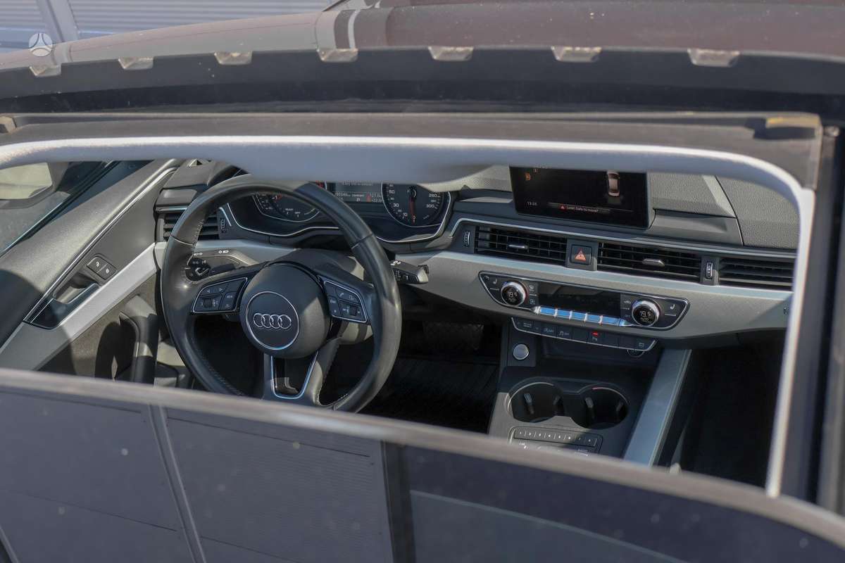 Audi A4, 2.0 l., Седан