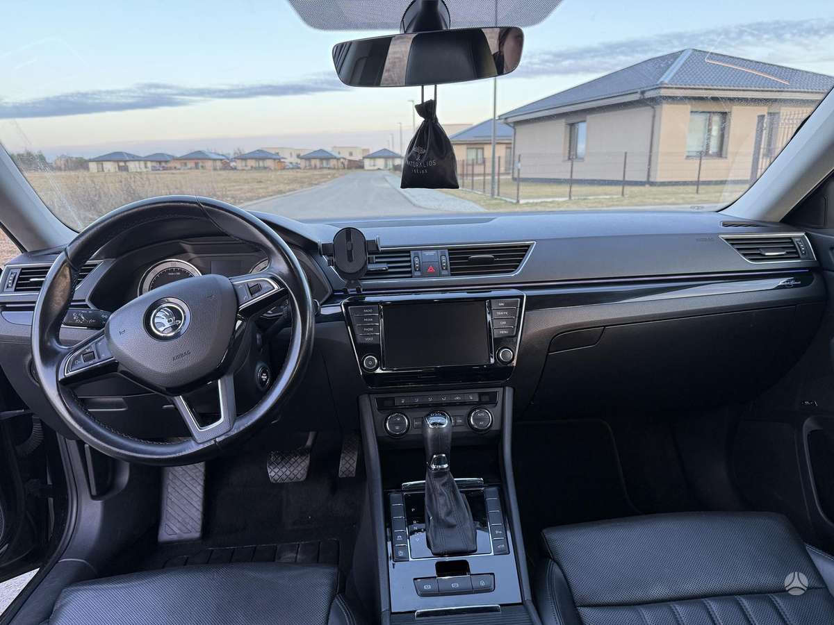 Skoda Superb, 2.0 l., Седан