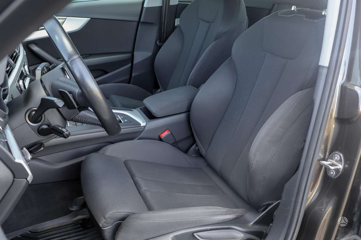 Audi A4, 2.0 l., Седан