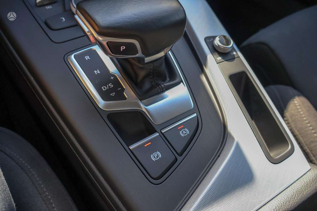 Audi A4, 2.0 l., Седан
