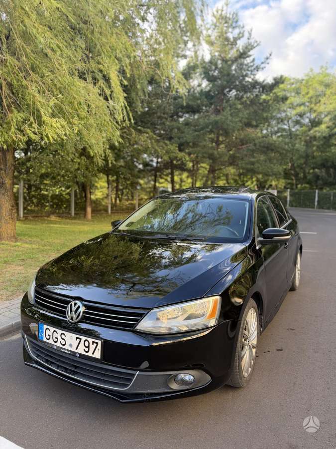 Volkswagen Jetta - 4