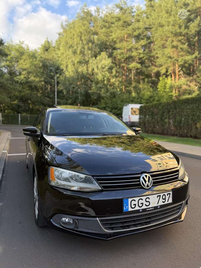 Volkswagen Jetta - 2