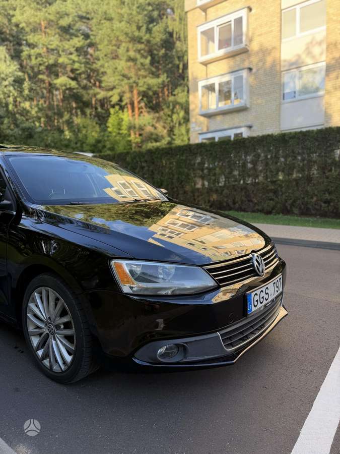 Volkswagen Jetta - 1