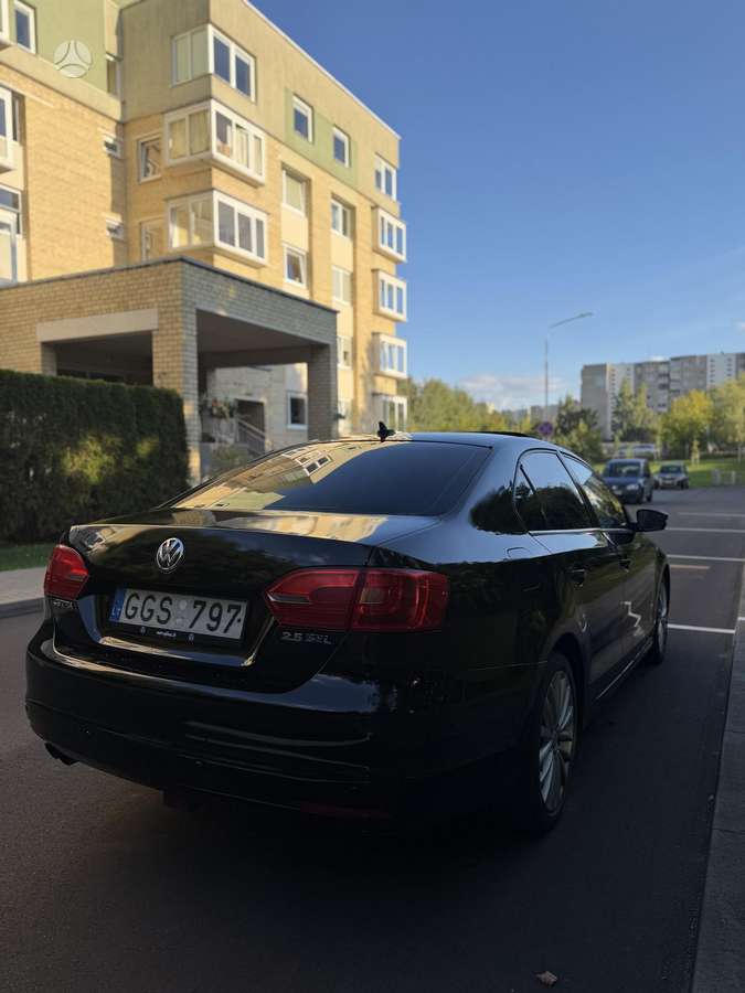 Volkswagen Jetta - 8