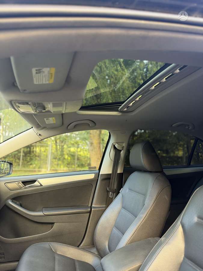 Volkswagen Jetta - 12