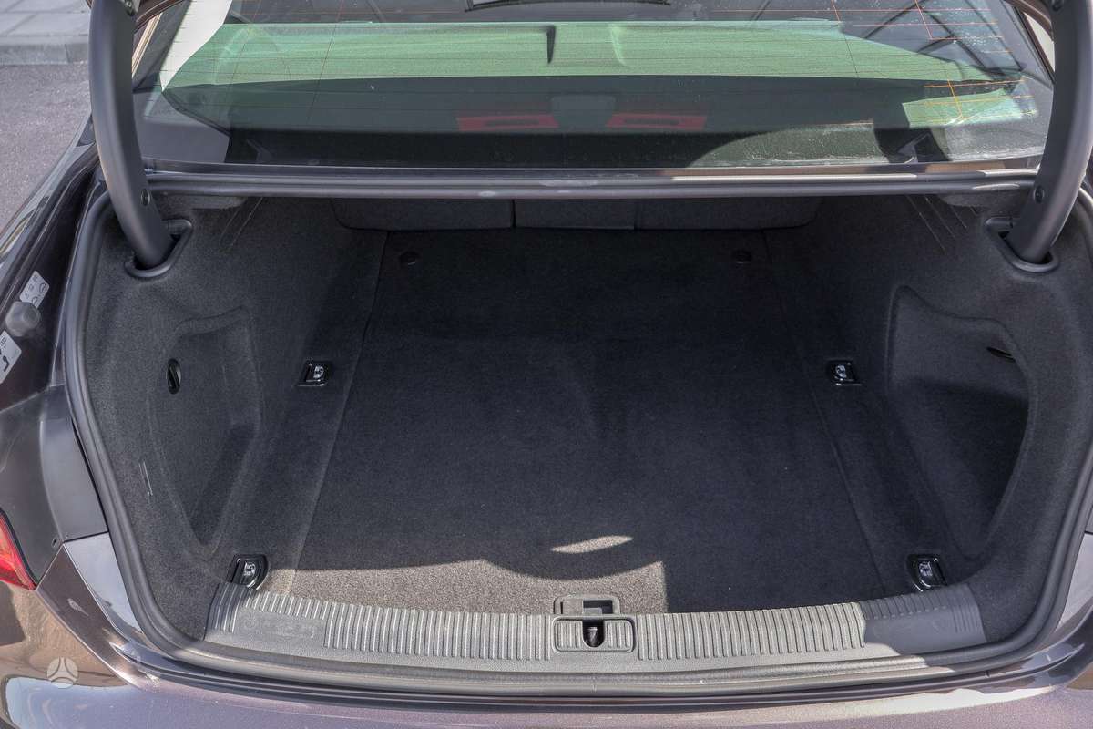 Audi A4, 2.0 l., Седан