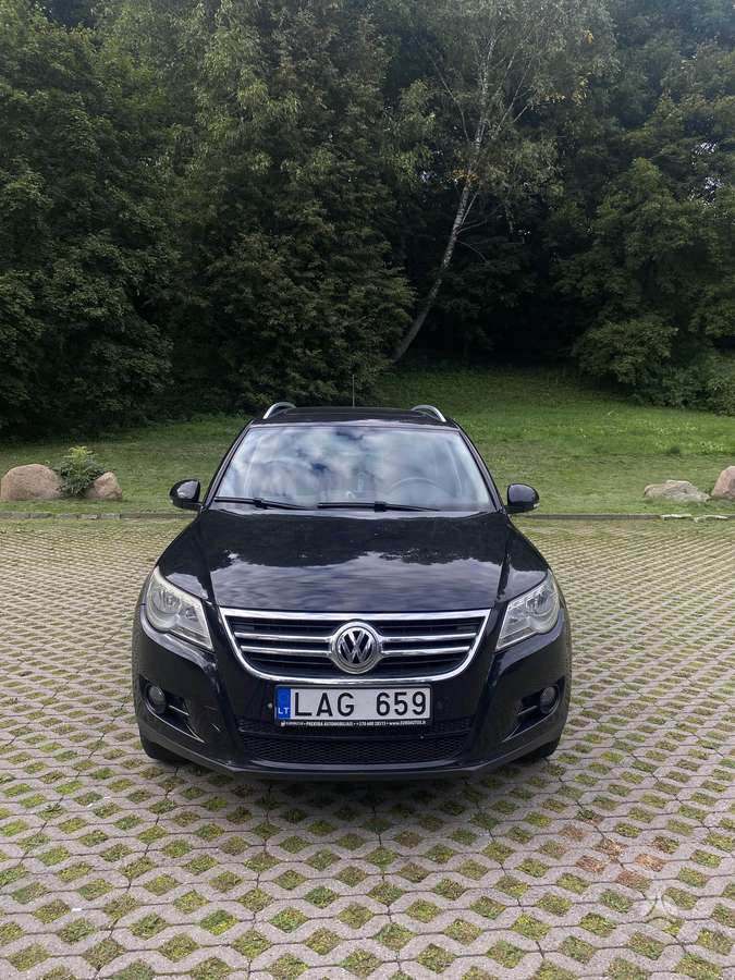 Volkswagen Tiguan - 1