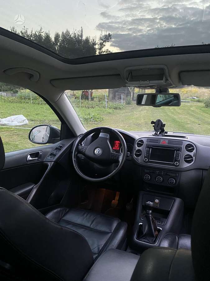 Volkswagen Tiguan - 10