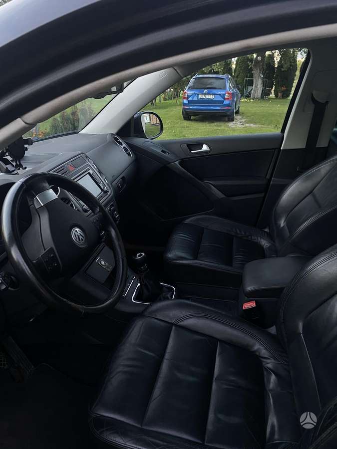 Volkswagen Tiguan - 11