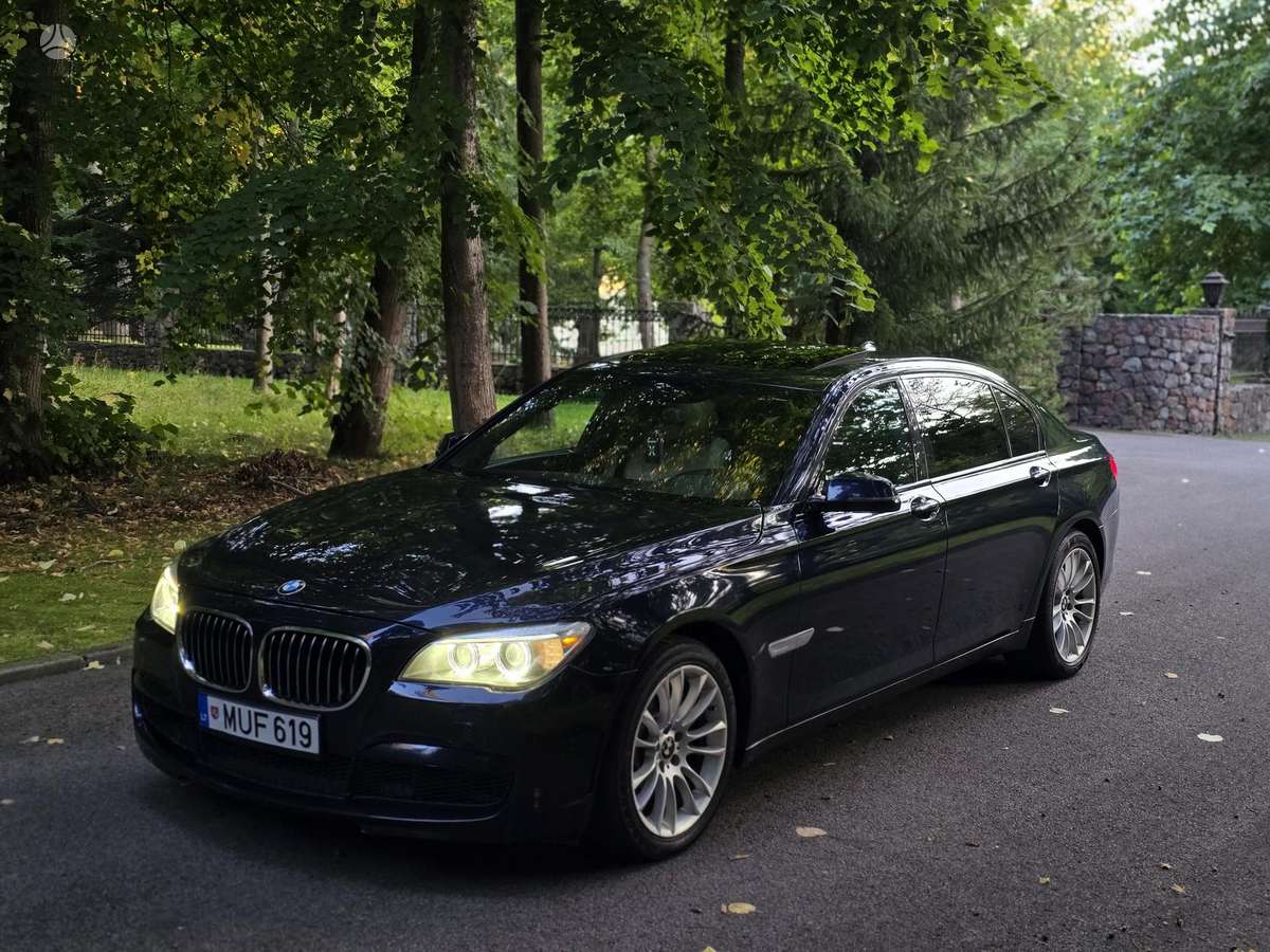 BMW 750, 4.4 l., Седан