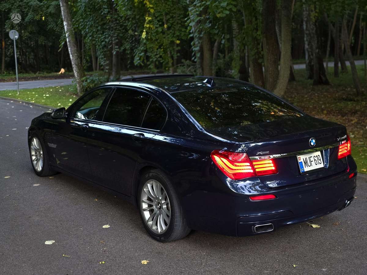 BMW 750, 4.4 l., Седан