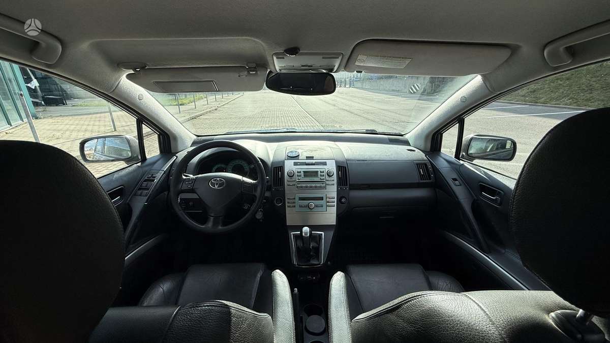 Toyota Corolla Verso - 7
