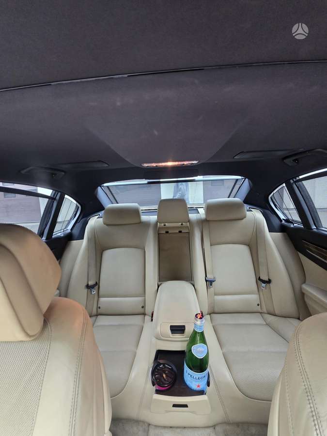 BMW 750, 4.4 l., Седан