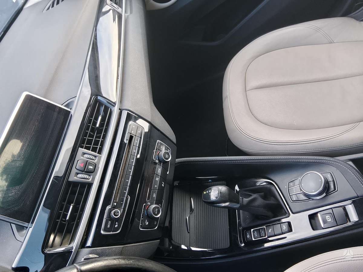 BMW X1, 2.0 l., Внедорожник / Кроссовер